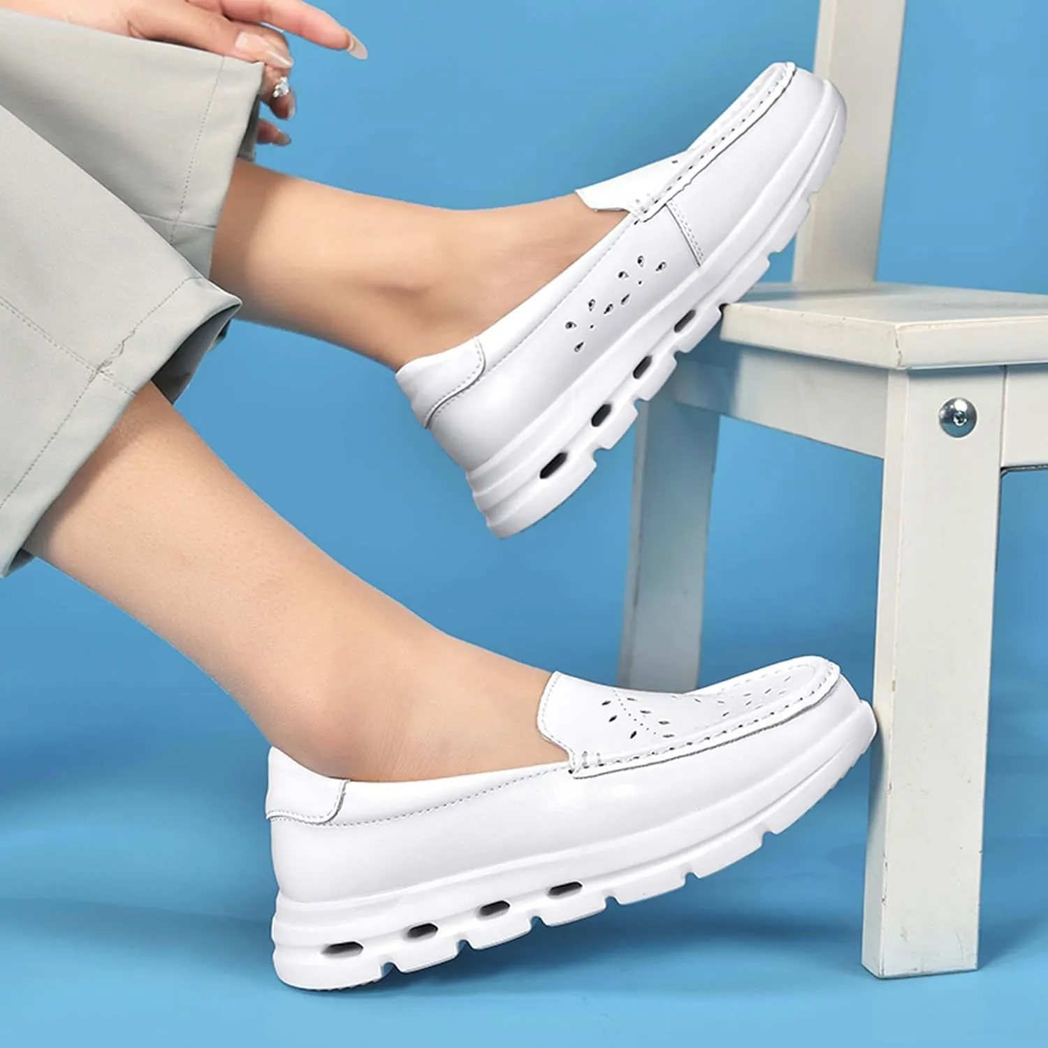 Comfortable Women's Nurses Shoes Breathable Anti-Slip Restaurant Service Shoes Soft Bottom Shock Absorption Ladies Medical Work Shoes