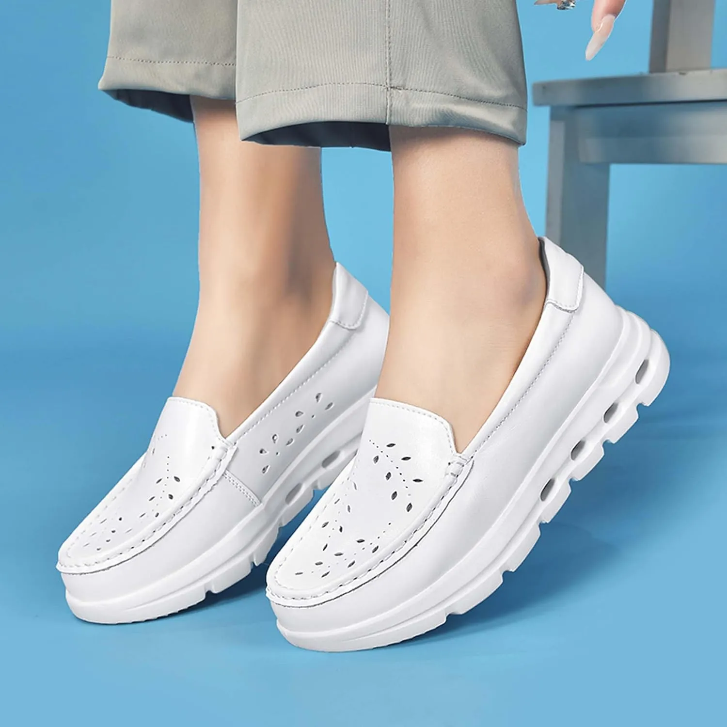 Comfortable Women's Nurses Shoes Breathable Anti-Slip Restaurant Service Shoes Soft Bottom Shock Absorption Ladies Medical Work Shoes