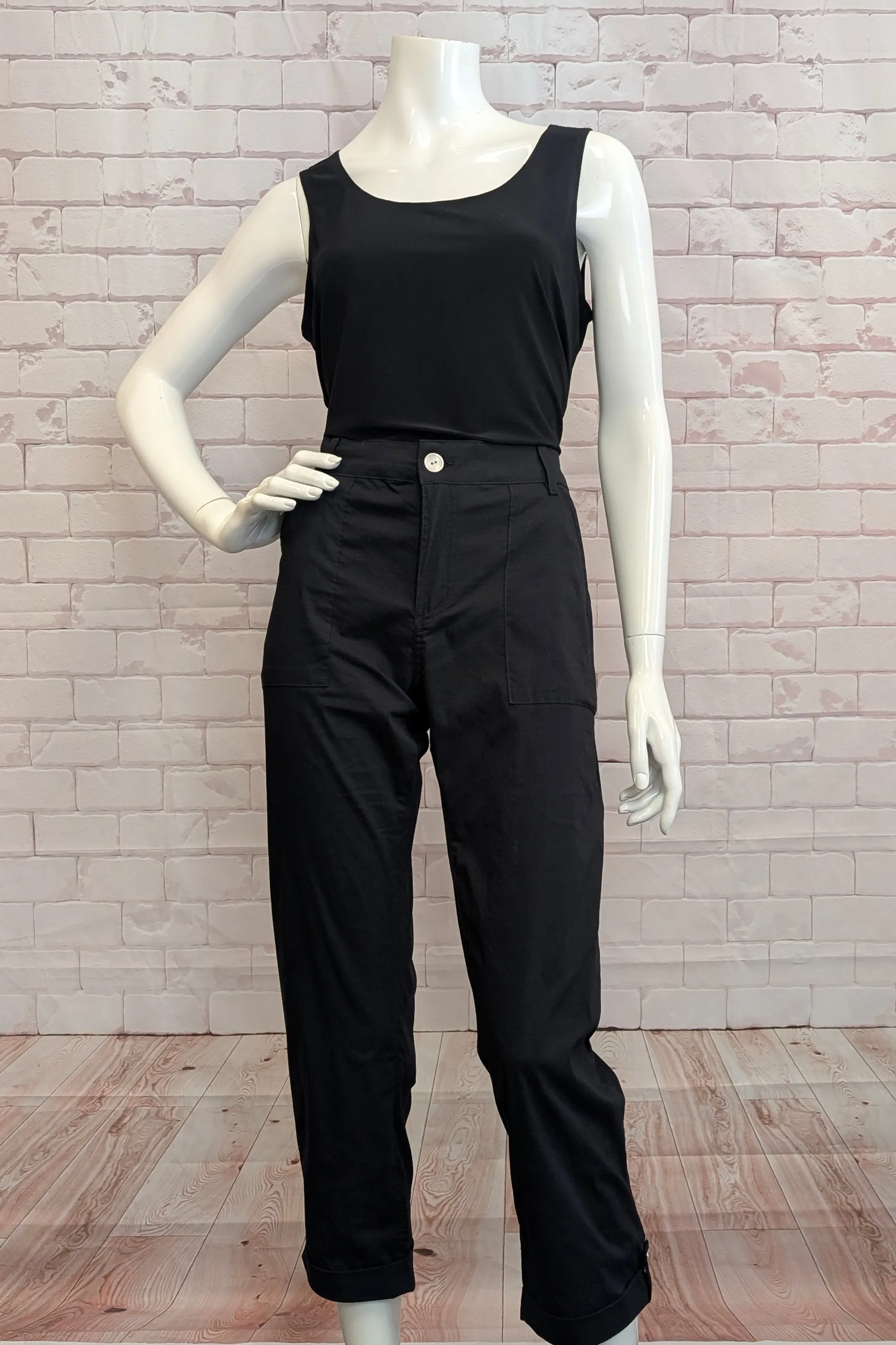 CROP PANT WITH TAB HEM
