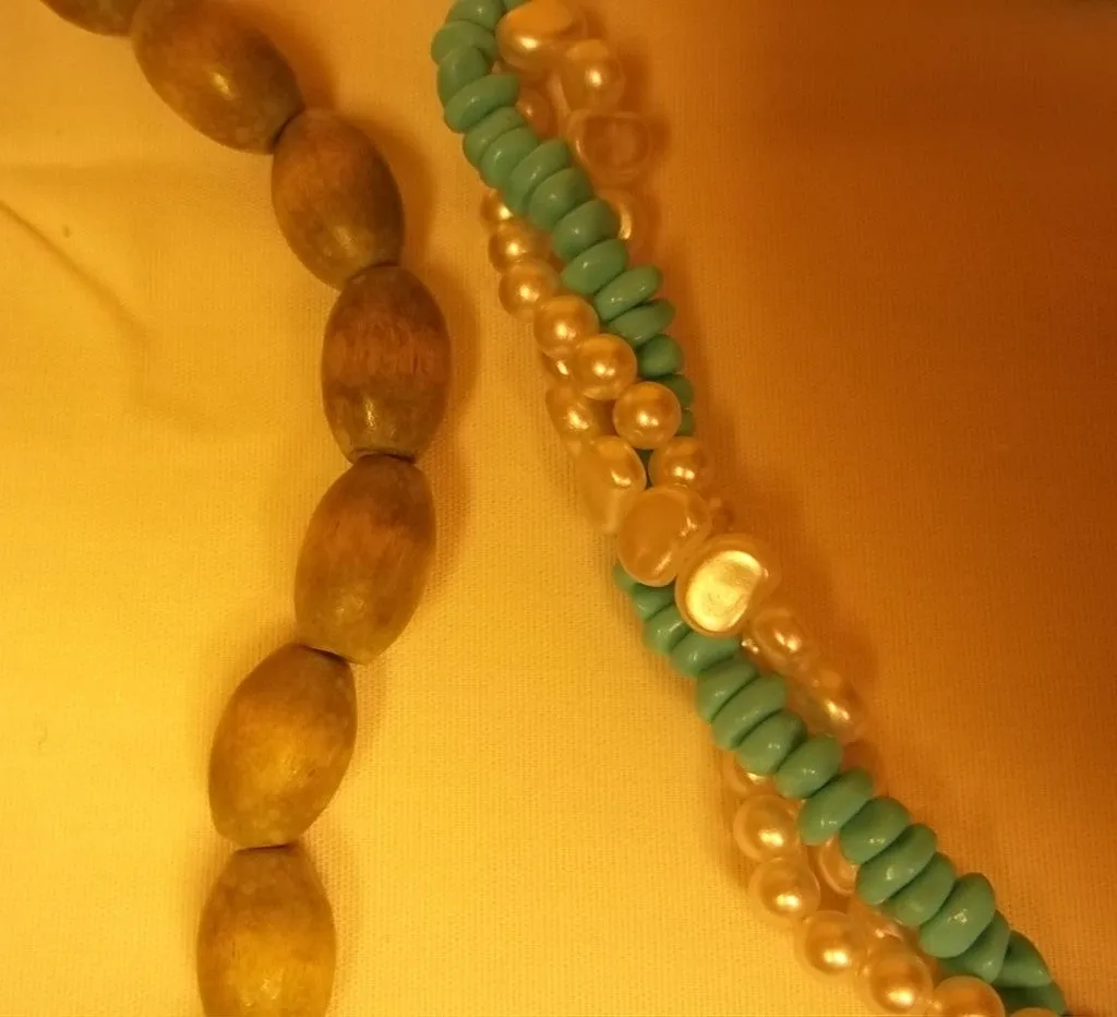 Generic Miscellaneous Jewelry Necklaces Earrings Bracelets Lot of 17  * Beads Metal -- Used