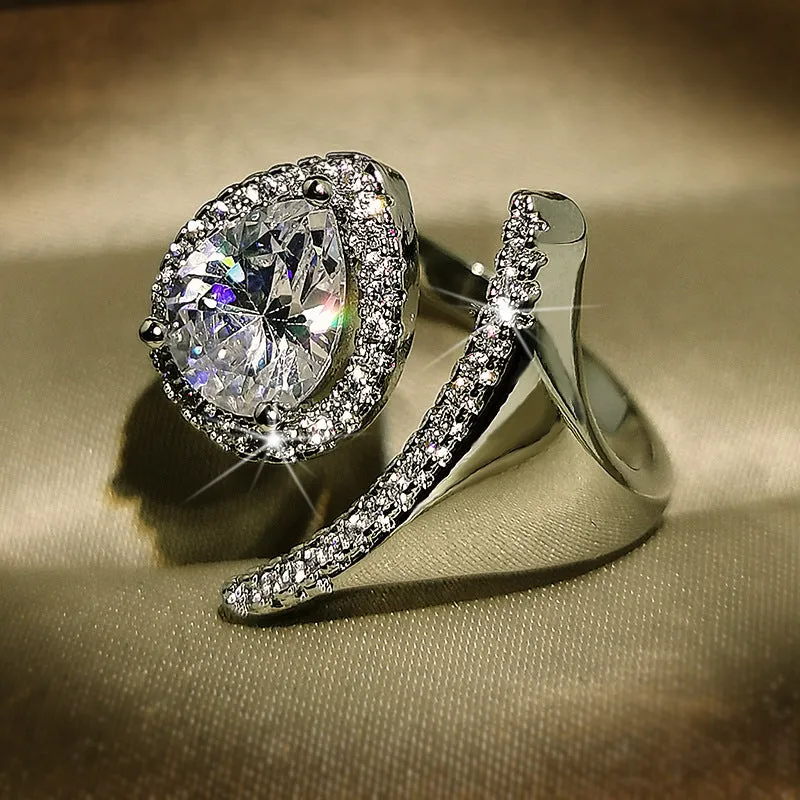 Luxury diamond solitaire ring
