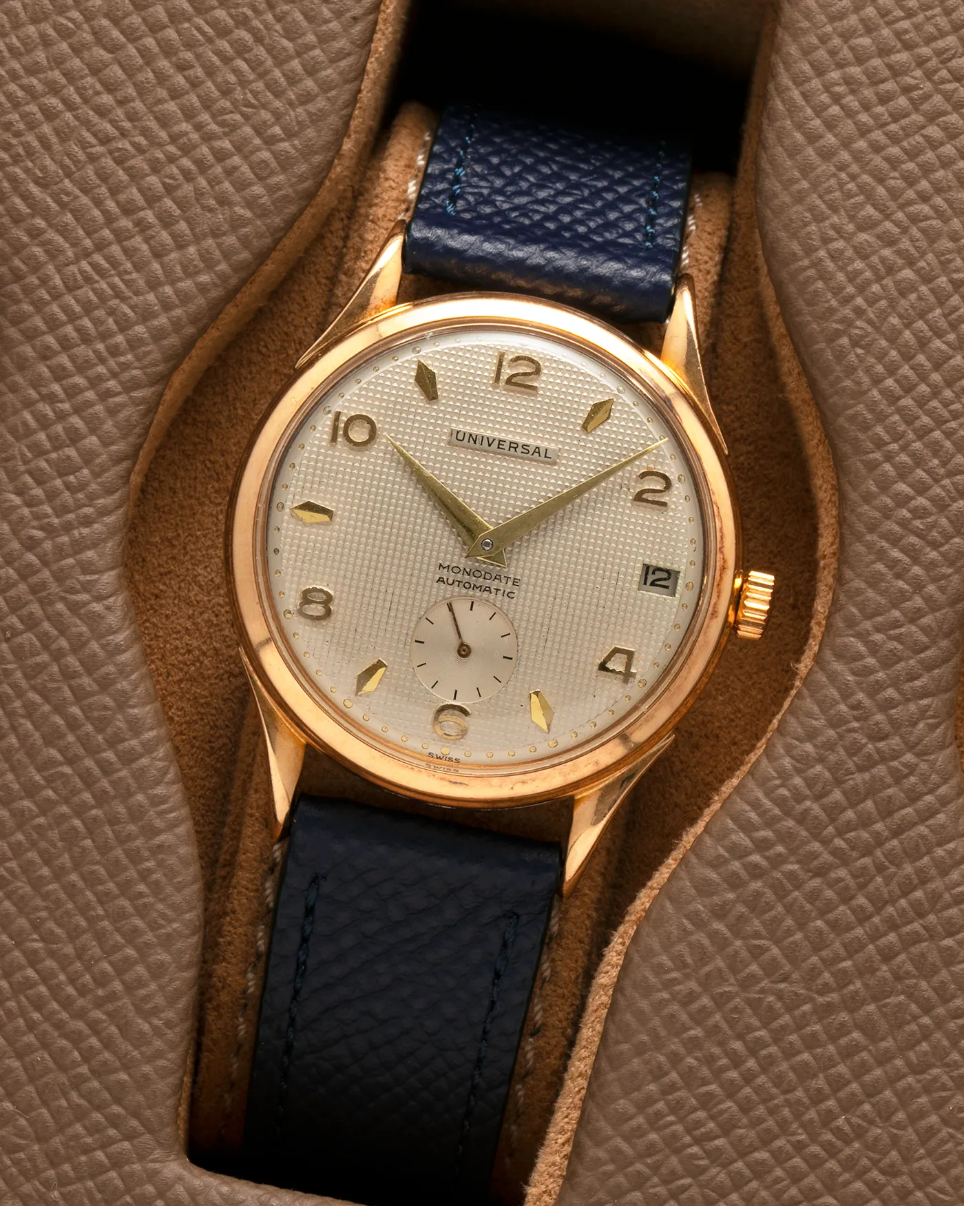 Universal Geneve Monodatic Yellow Gold