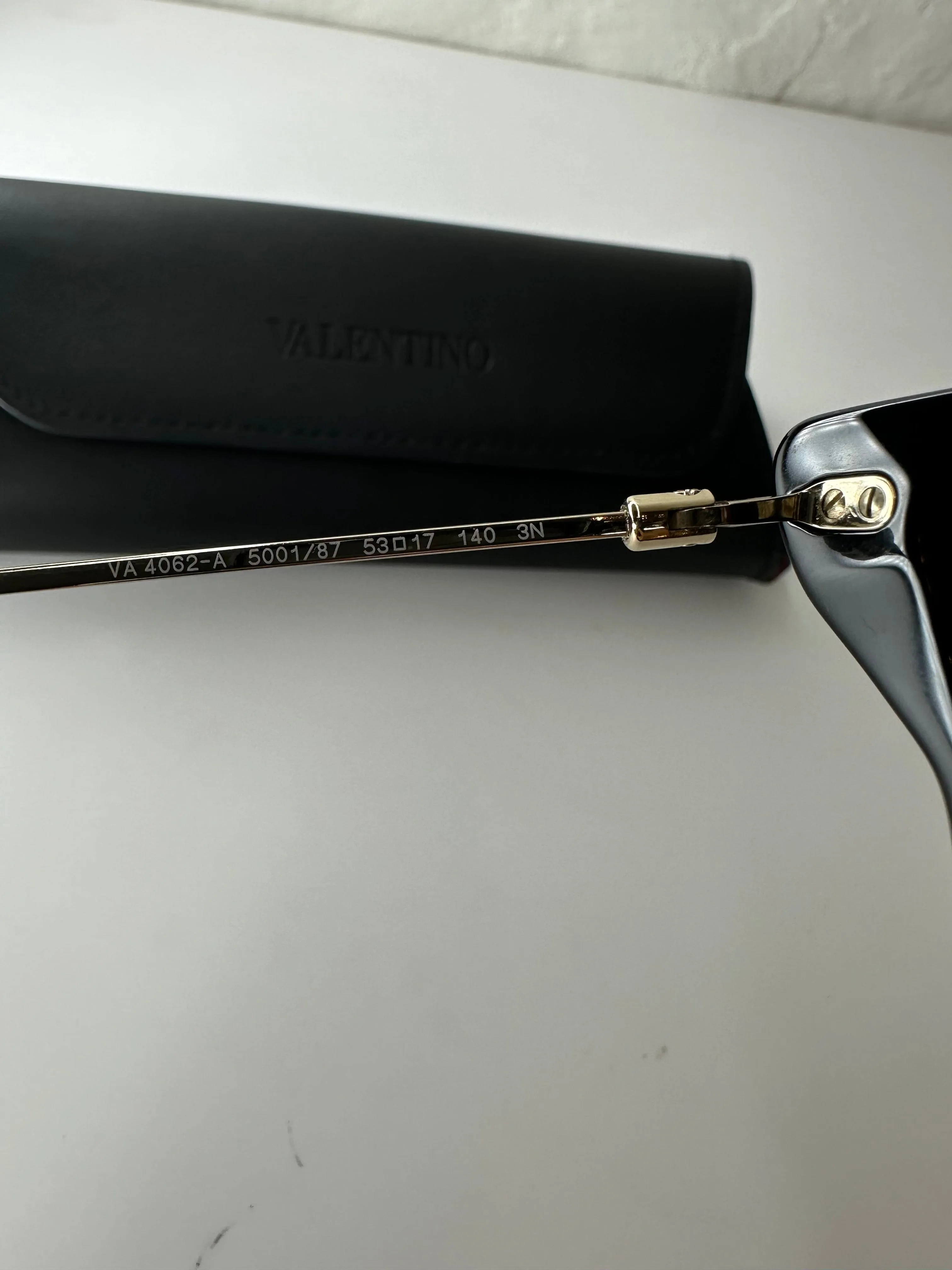 Valentino - Sorte solbriller - Preloved